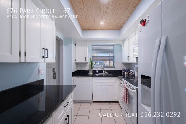 Photo - 676 Park Cir Unidad 67