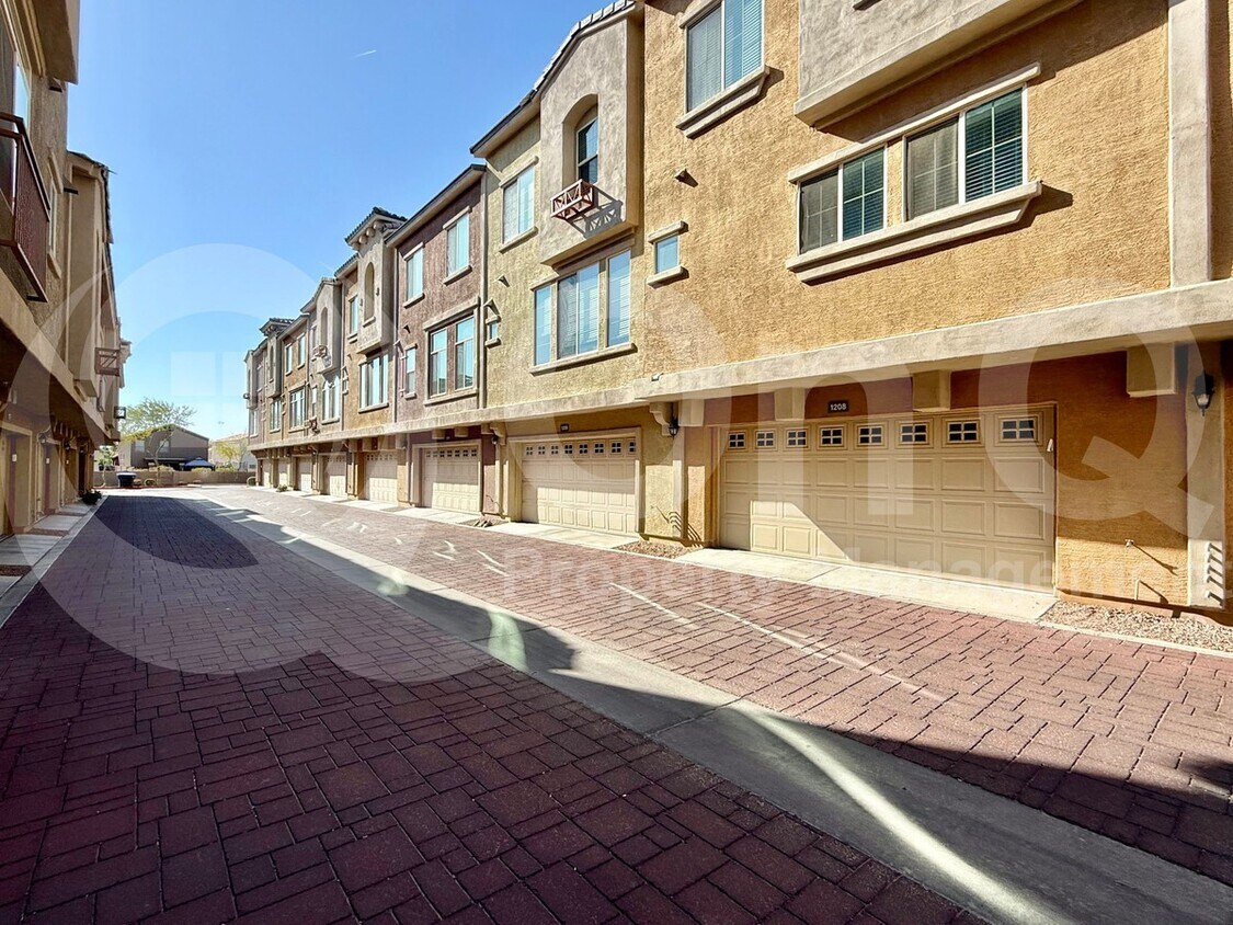 Photo - 240 West Juniper Avenue