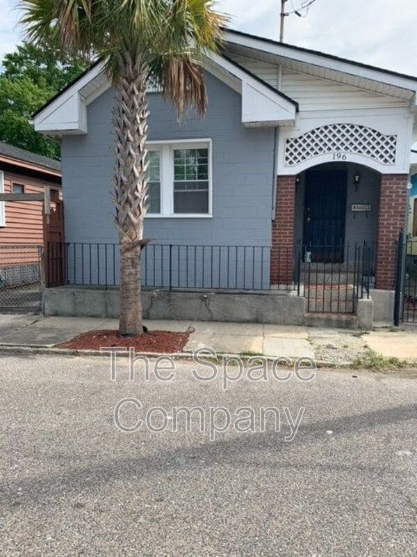 Photo - 196 Nassau St