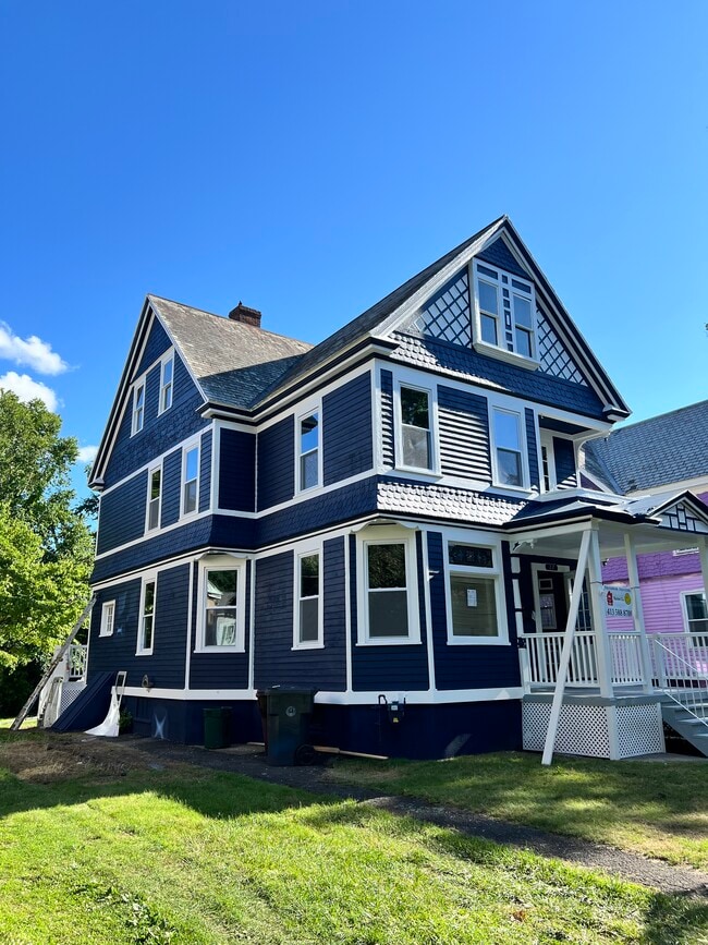 Building Photo - 22 Woronoco Ave Unit 2 Rental