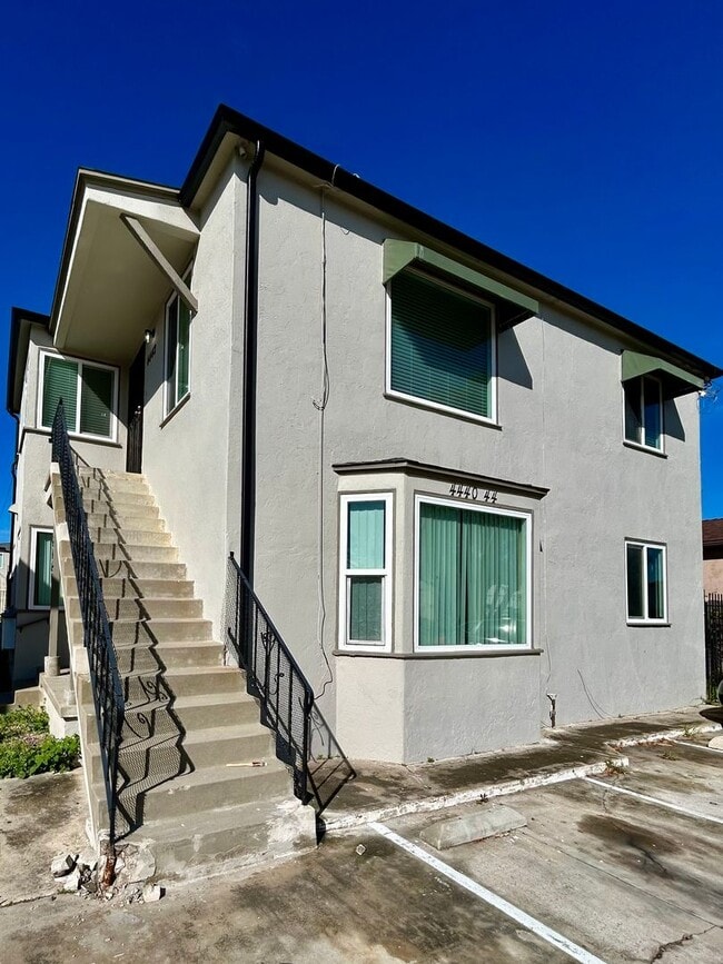 Building Photo - 2 Bed, 1 Bath in Central SD. Water/Trash/Parking Included Unit 4442