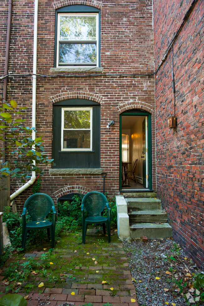 Building Photo - 68 Hammond St Rental