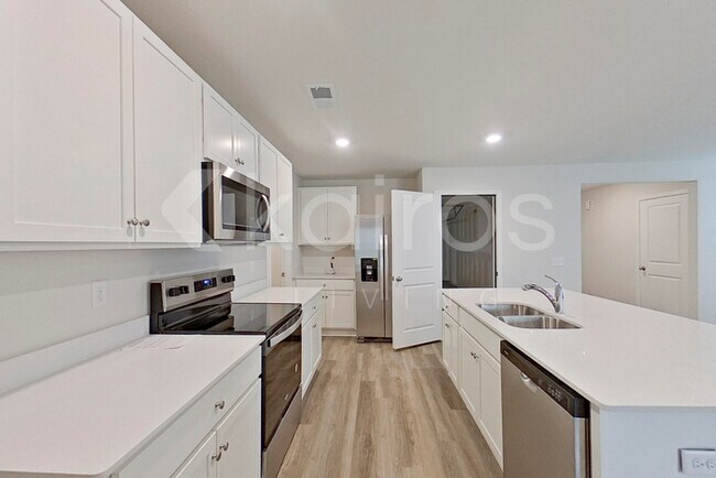 Photo - 107 Overstreet Way