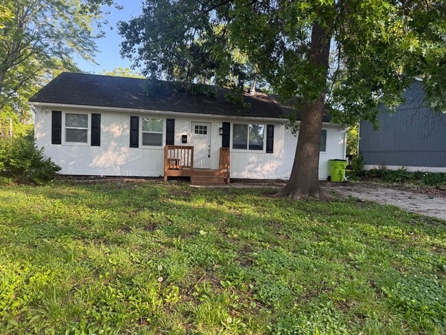 Building Photo - 904 Ridge Dr