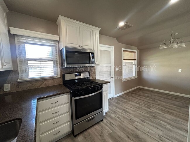 Photo - 1222 W Saginaw Way