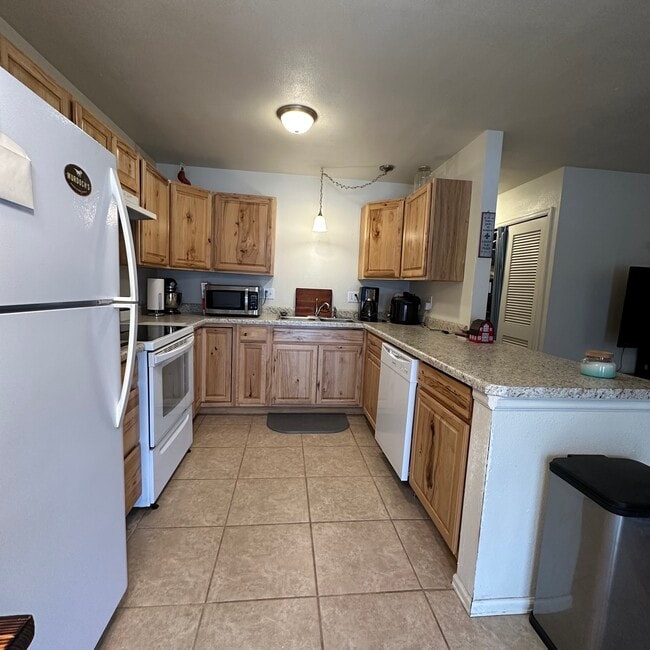 Photo - 3235 Downey Cir E Unidad B