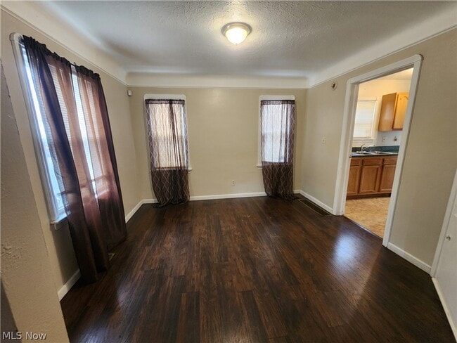 Photo - 1517 Larchmont Rd