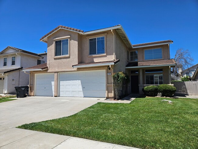 4 bedroom with 3 car garage in Tracy! - 4 bedroom with 3 car garage in Tracy! Casa