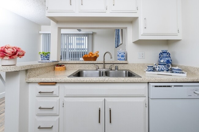 The Medici at South Hills-16-X3