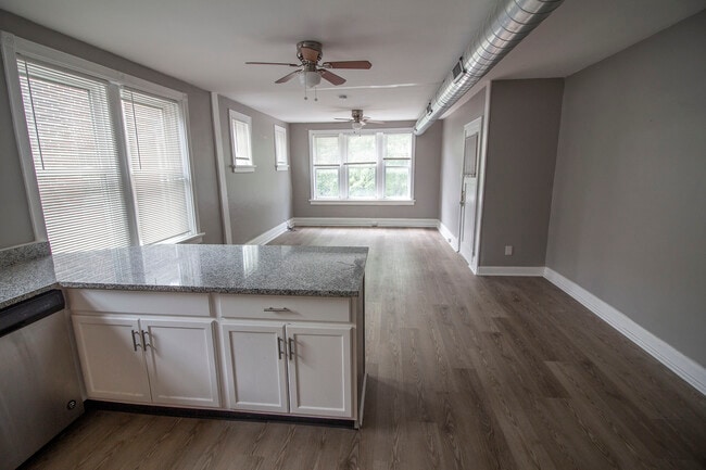 Photo - 4955 Lindenwood Ave Unit 2E