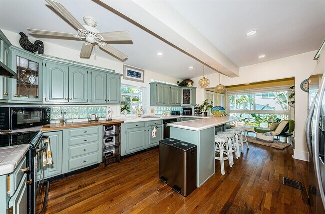 Photo - 509 70th Ave