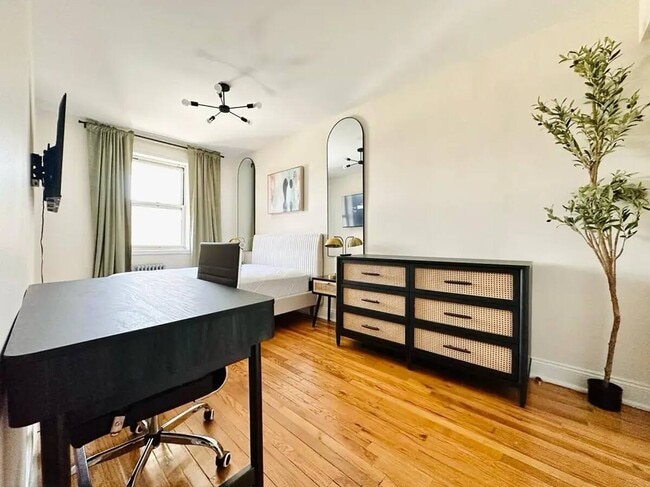 Building Photo - Nice room in a good neighborhood Unit 4