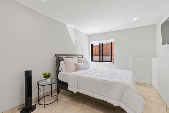 primer dormitorio - 6036 W 75th St