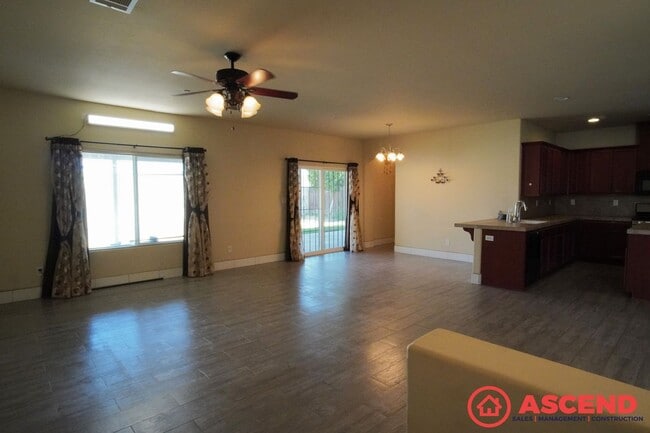 Photo - Lovely 5 Bedroom Home Near 99 Fwy!