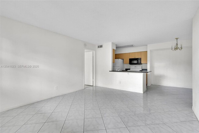 Photo - 755 NW 104th Ave Unidad 104