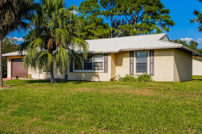 Photo - 537 SE Starflower Ave House