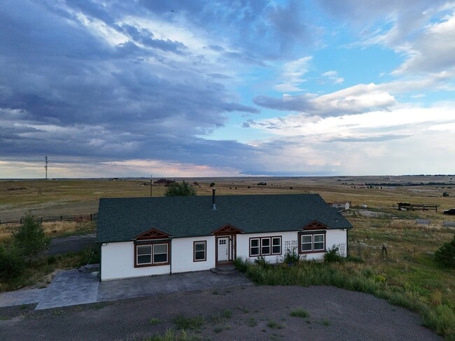 Building Photo - 5 Bed 3 Bath Ranch Home with 5 Acres.