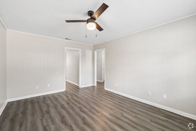 2BR, 1BA - 800SF - Living Room