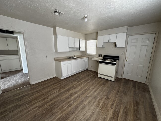 Photo - 4220 Broaddus Ave
