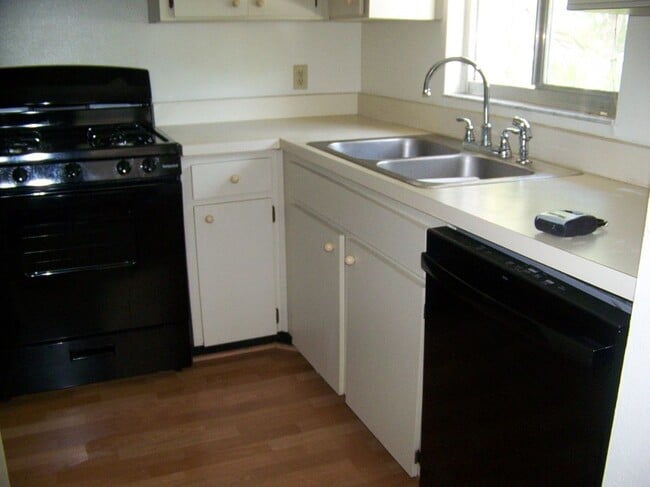 Photo - 2001 San Marcos Dr SE