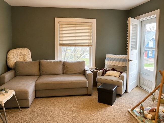 121 N Prairie Ave Unit Upper
