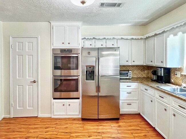 Photo - 16902 Summit Oaks Ln