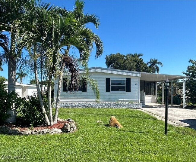 Building Photo - 251 Pine Key Ln Rental