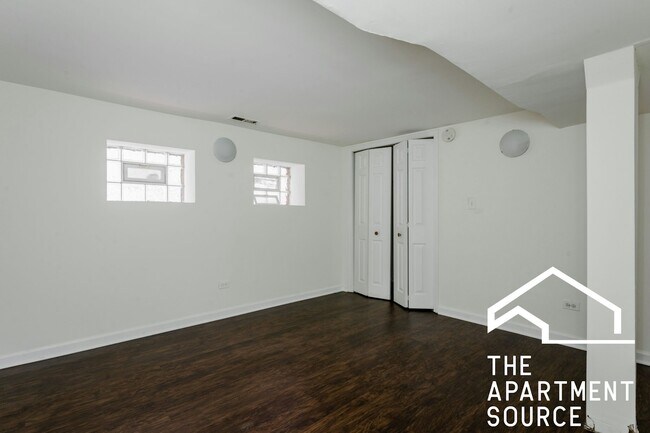 Photo - 2833 W Medill Ave