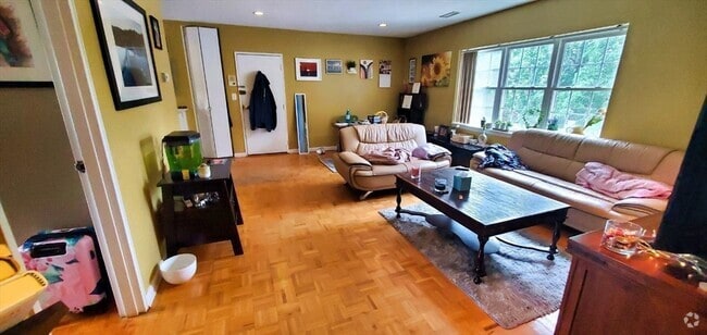 Building Photo - 153 Lake Shore Rd Unit 3 Rental