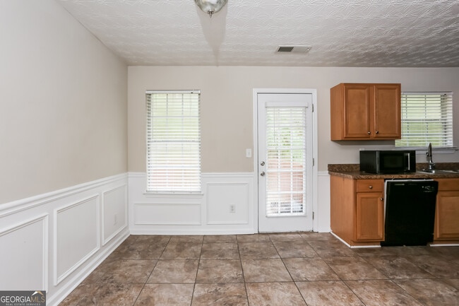 Photo - 680 Escalade Dr