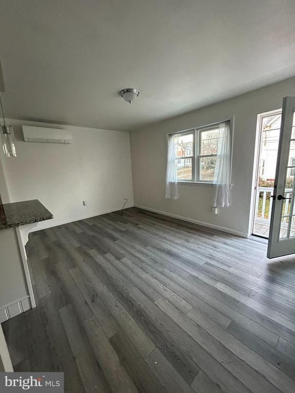 Photo - 102 E Cedar St