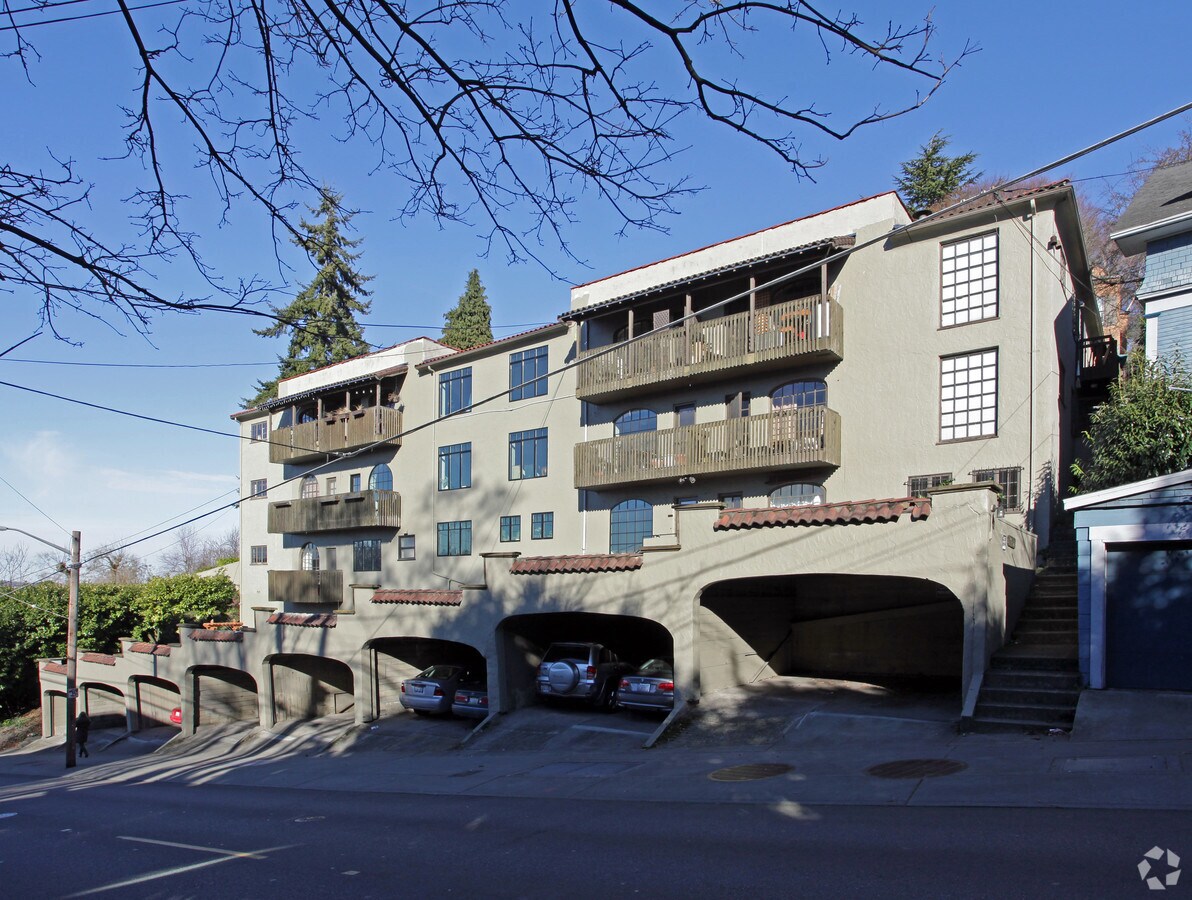 Photo - Hacienda Apartments