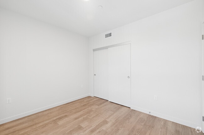 2BR, 2BA - 778SF - Bedroom