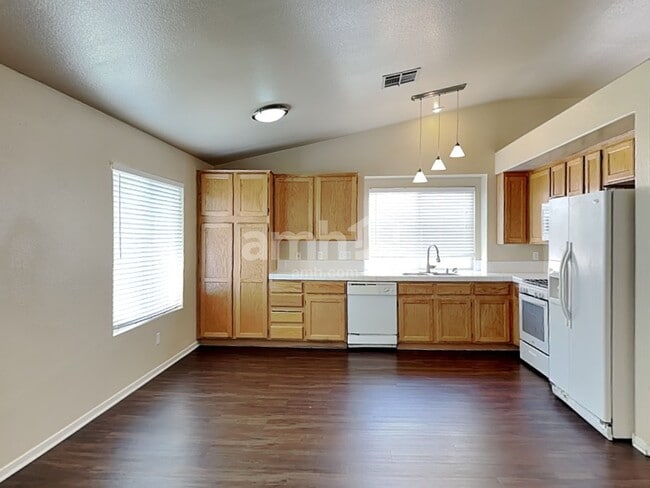 Photo - 710 Breezy Ridge Dr