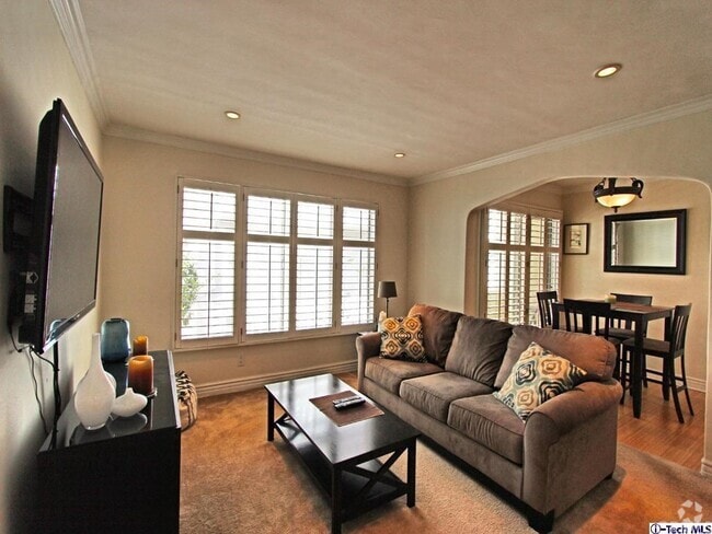 Building Photo - 1323 Carmelina S Ave Unit 207 Rental