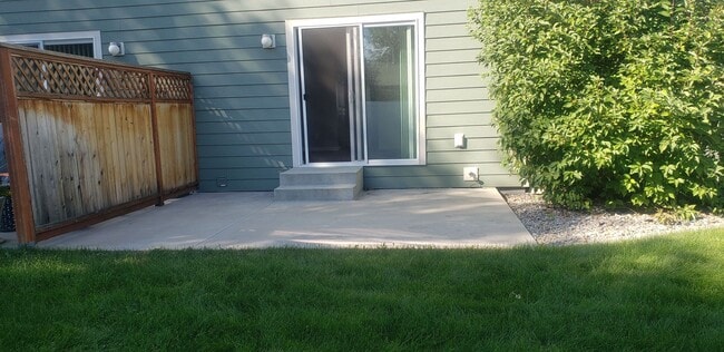 Photo - 3 bedroom, 2.5 bath duplex Move In August 10th!!