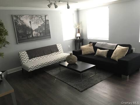 Photo - 102 Woodbury Rd
