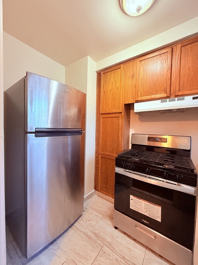 Building Photo - 9345 Rutherford St Unit 3