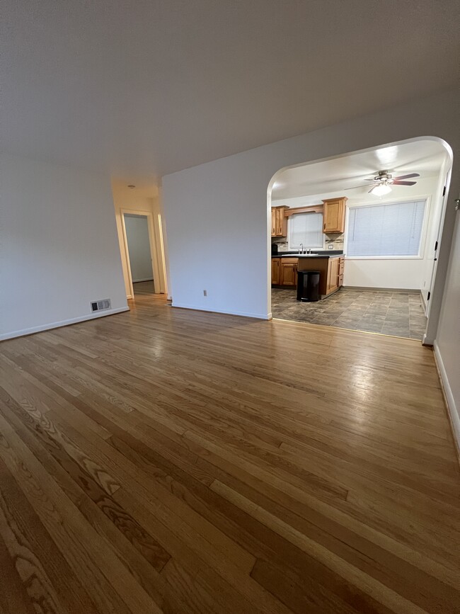 Entry / Living Room - 5005 SE Woodward St House