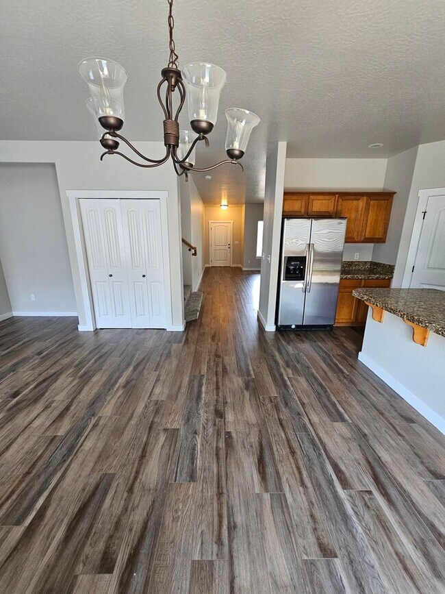 6214 N Silver Elm Way