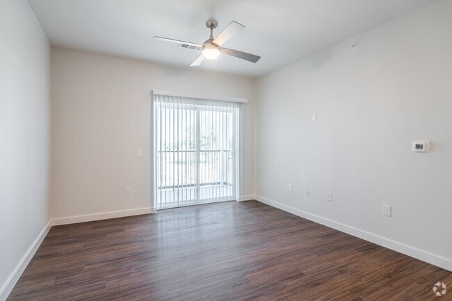 2BR, 2BA - 926SF - Renaissance at Lakeshore