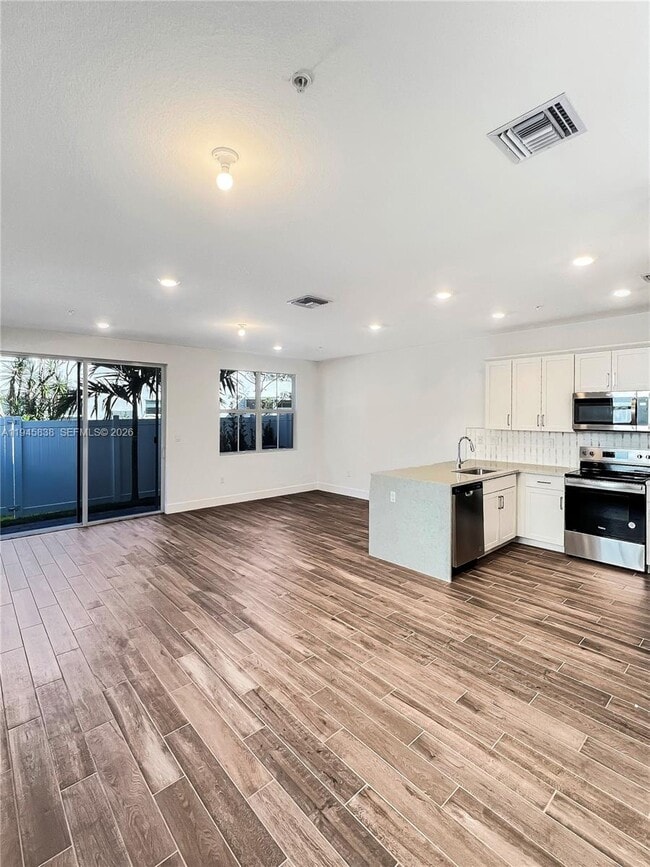 Photo - 165 SW 170th Ave