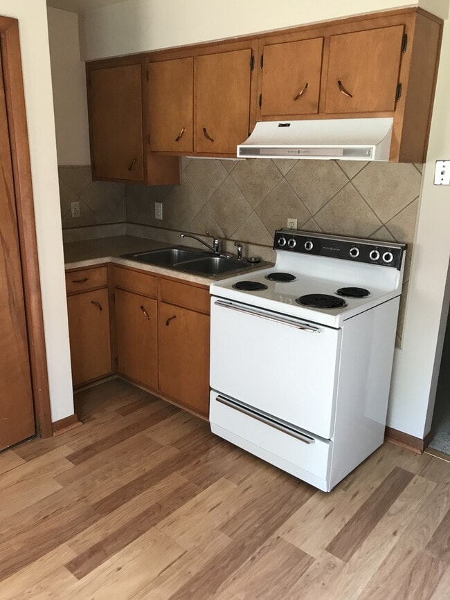 Building Photo - 2998 Dutch Hollow Rd Unit 2998