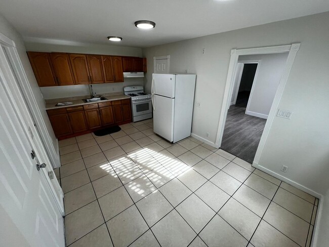 2 bedroom Remodeled House With Attached 2 ... - 2 bedroom Remodeled House With Attached 2 ...