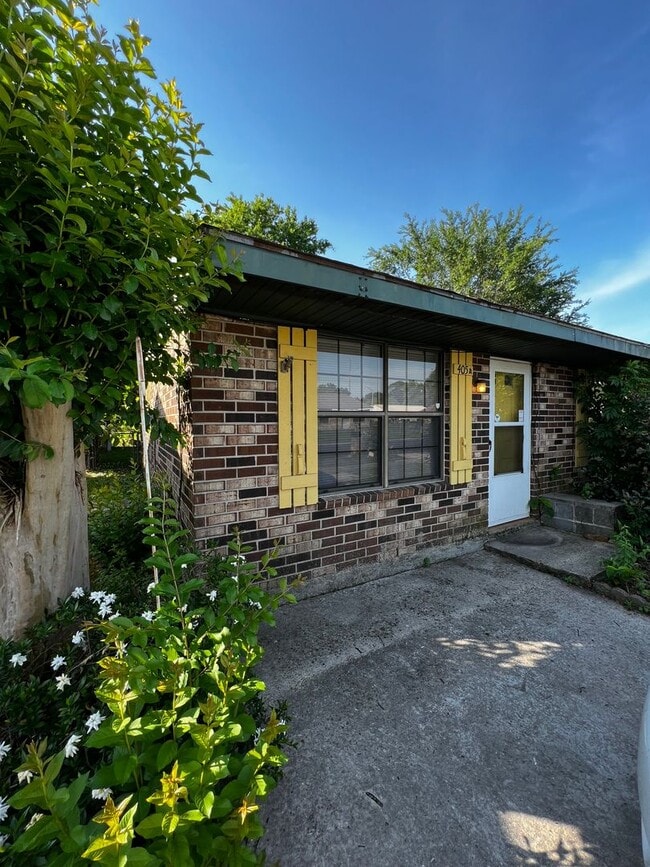 Building Photo - 405 Strasbourg Dr Unit A