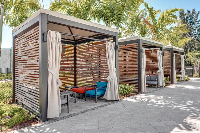 - Cabañas de la piscina - Sanctuary