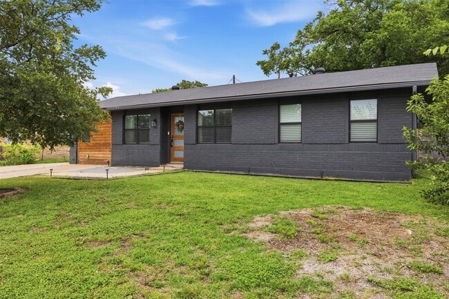 Photo - 1014 S Meadows Dr