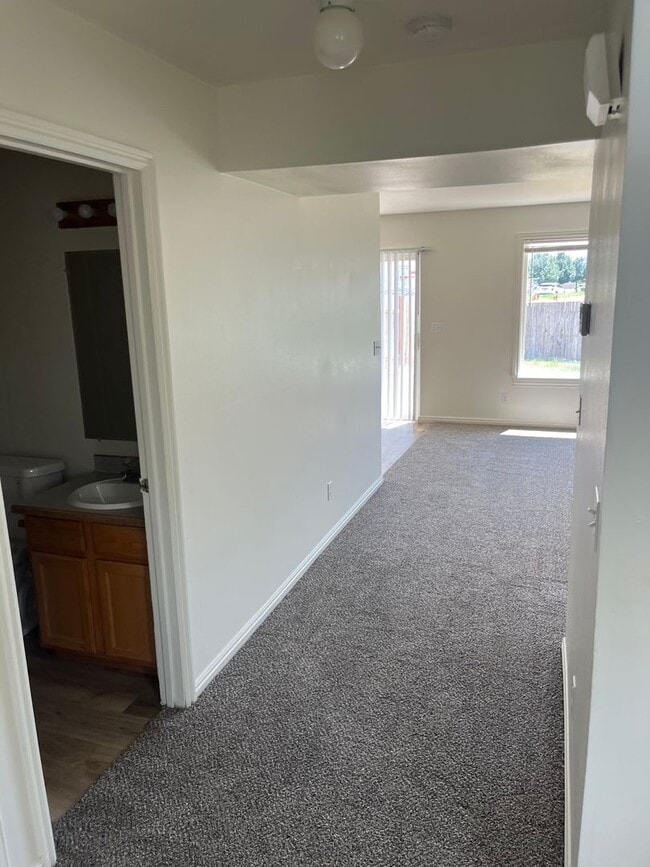 Building Photo - Baggs Pleasant Grove Duplex Unit 1847 W Garden Dr
