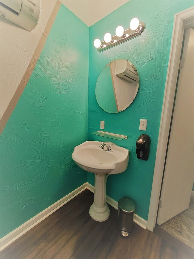 Photo - 706 E Stuart St Unit Turquoise