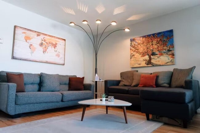 Building Photo - 1702 W Tuckey Ln